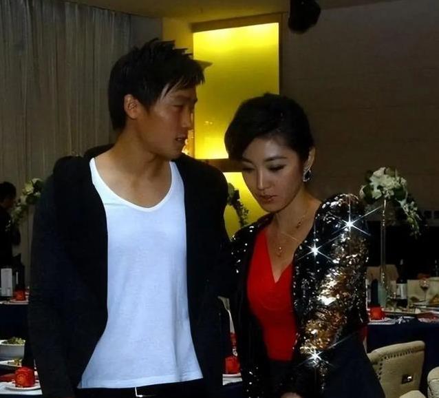 她主持了中, yid